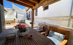 Laurel Lounge & Terrace